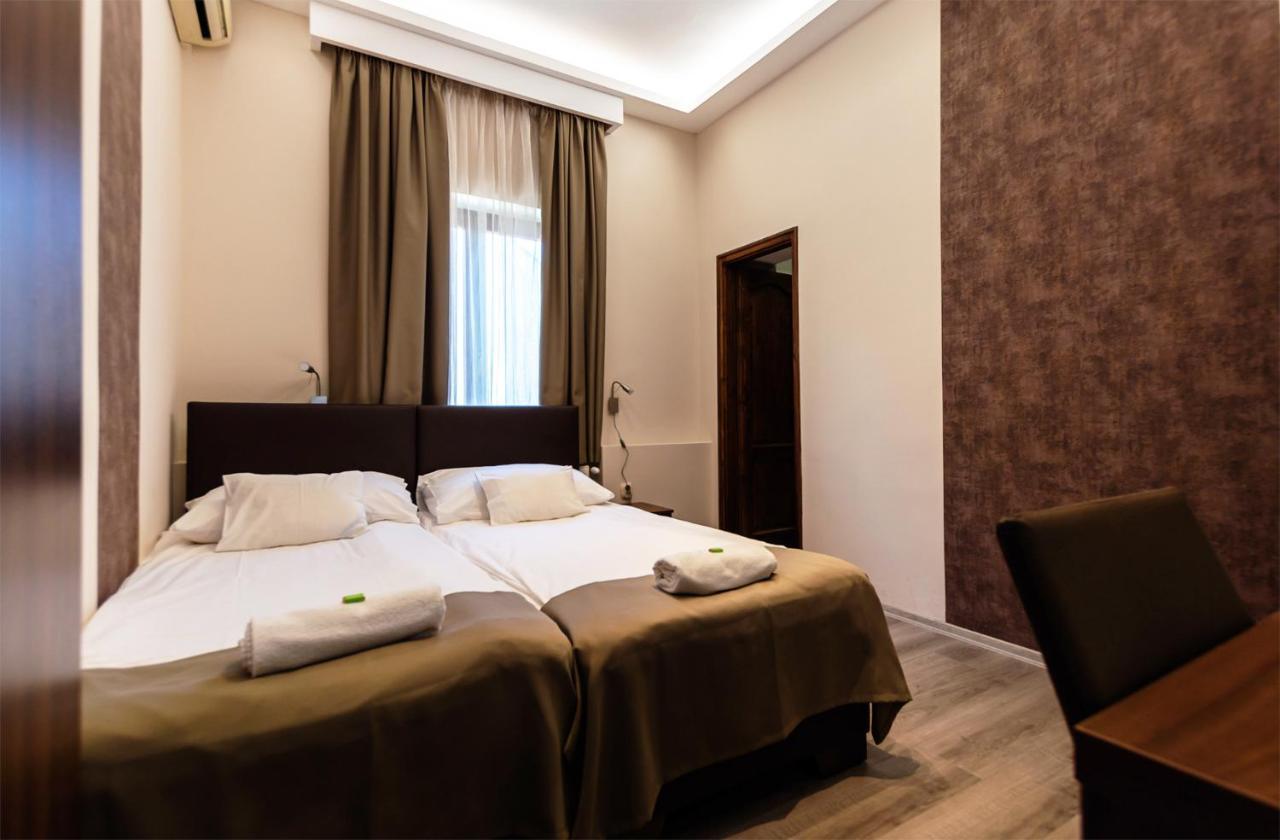 Ven Diofa De Lux Panzio Bed and Breakfast Szeged Eksteriør billede