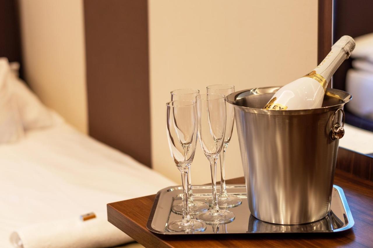 Ven Diofa De Lux Panzio Bed and Breakfast Szeged Eksteriør billede