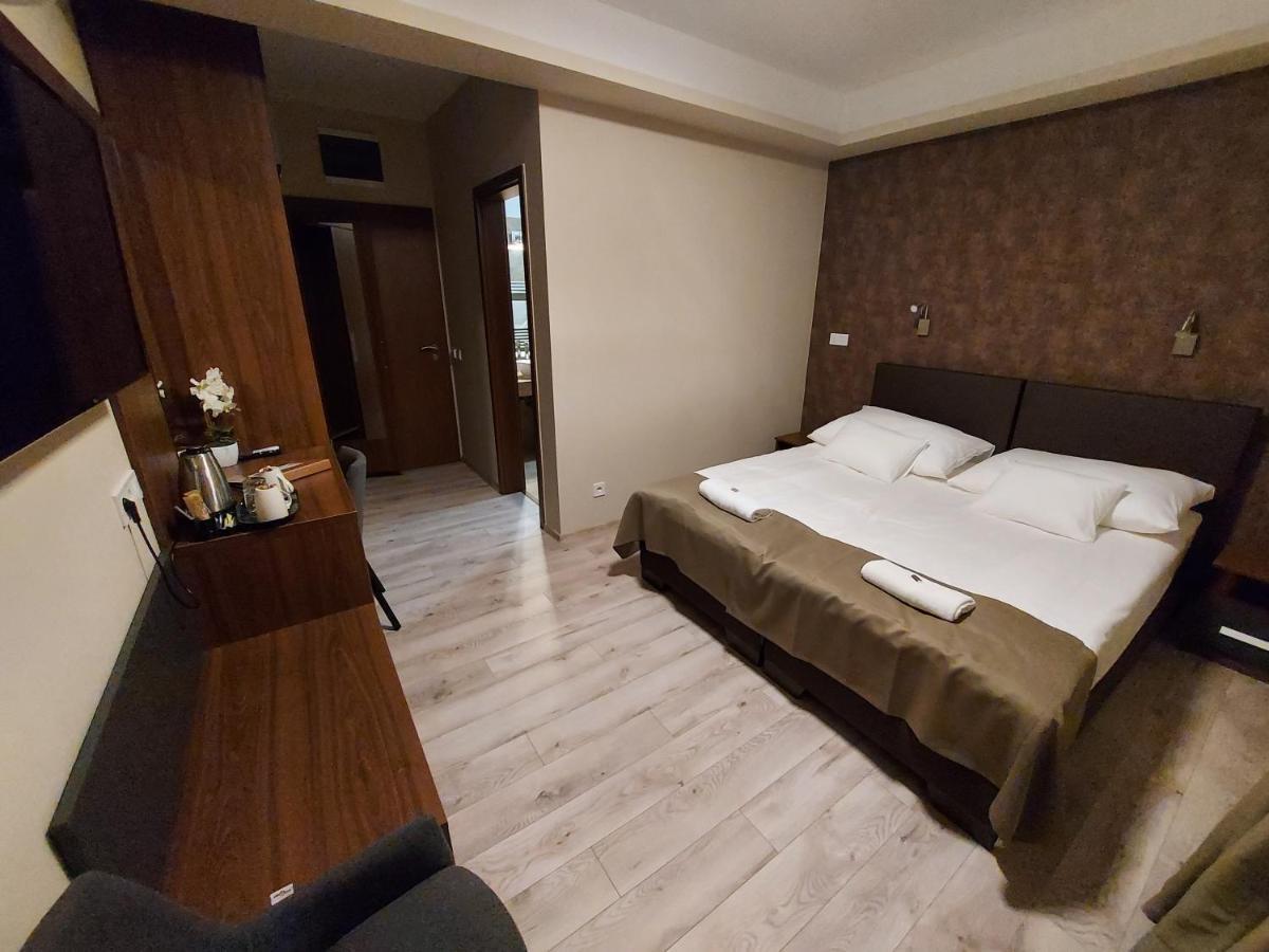 Ven Diofa De Lux Panzio Bed and Breakfast Szeged Eksteriør billede