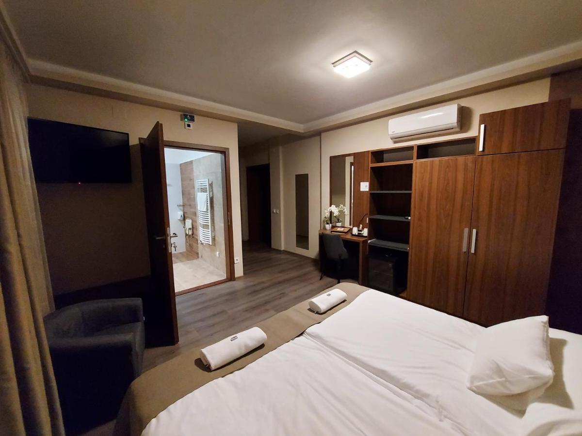 Ven Diofa De Lux Panzio Bed and Breakfast Szeged Eksteriør billede