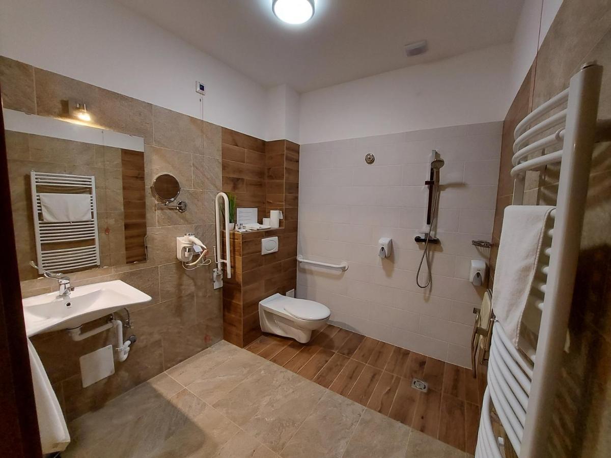 Ven Diofa De Lux Panzio Bed and Breakfast Szeged Eksteriør billede