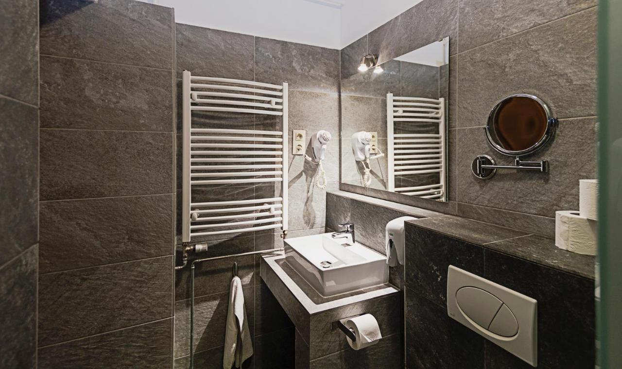 Ven Diofa De Lux Panzio Bed and Breakfast Szeged Eksteriør billede