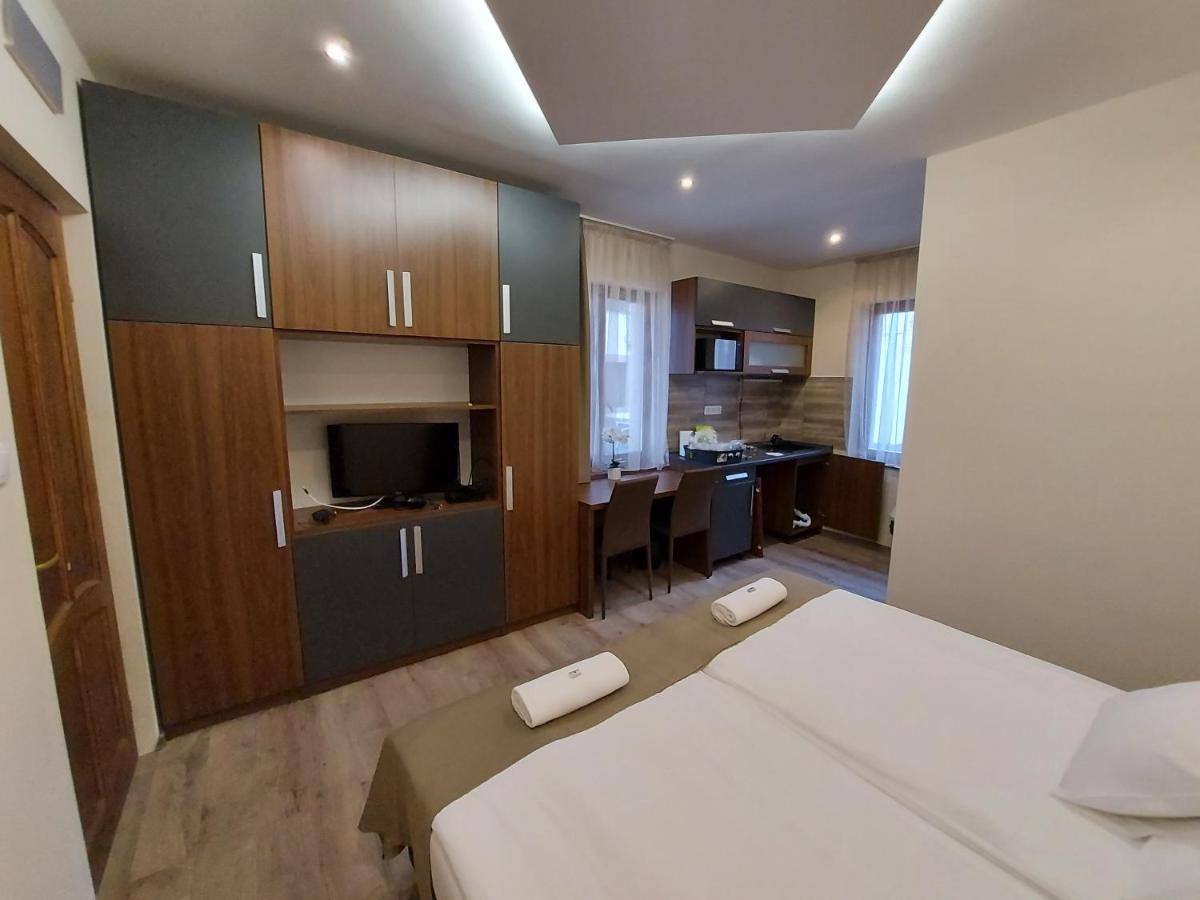 Ven Diofa De Lux Panzio Bed and Breakfast Szeged Eksteriør billede