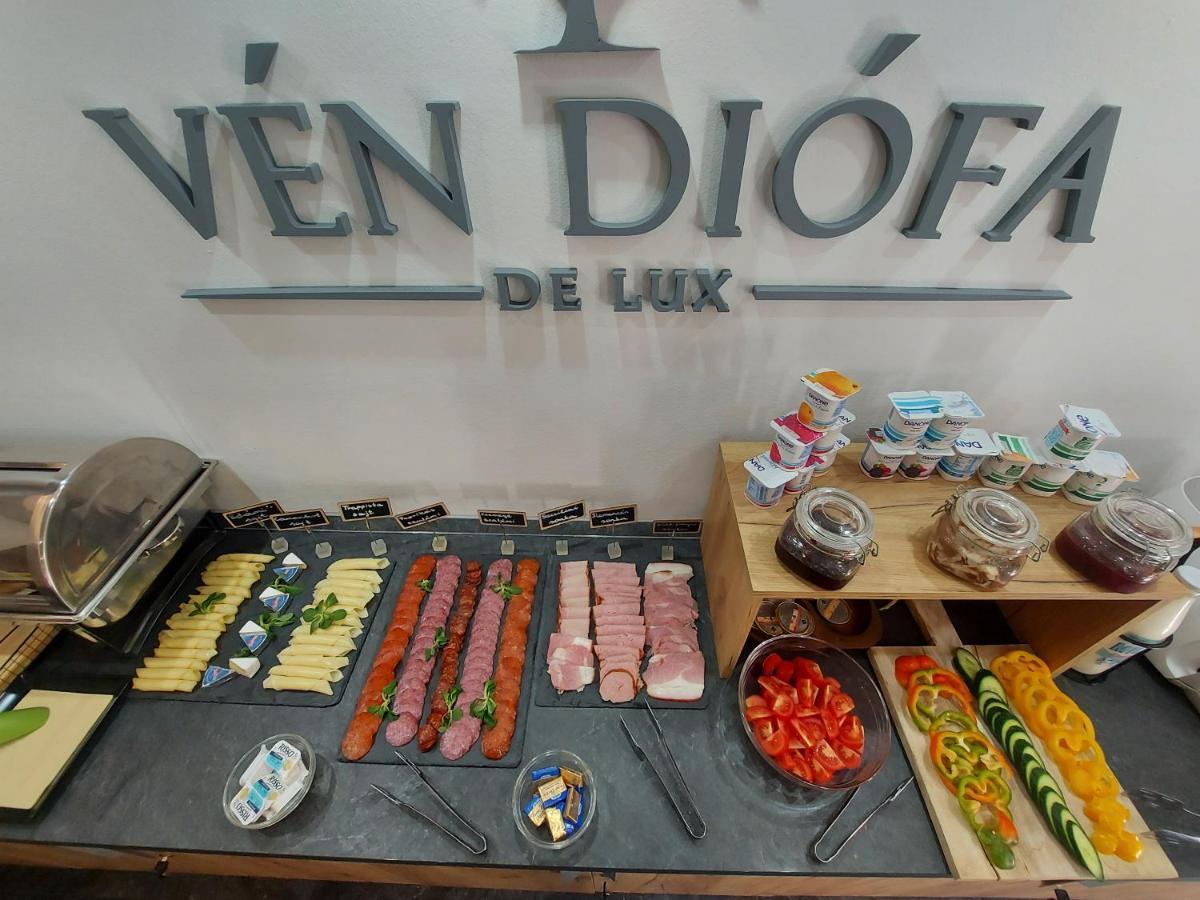 Ven Diofa De Lux Panzio Bed and Breakfast Szeged Eksteriør billede