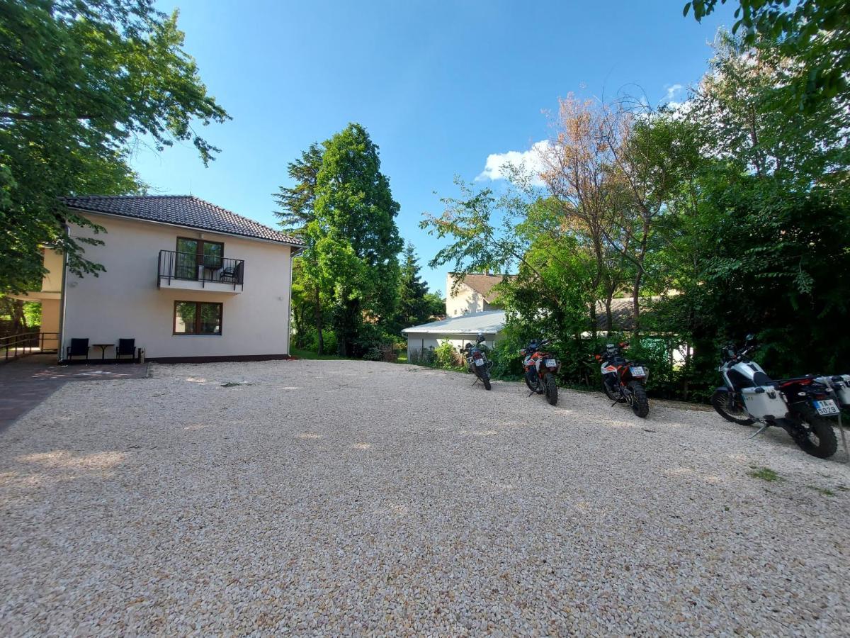 Ven Diofa De Lux Panzio Bed and Breakfast Szeged Eksteriør billede