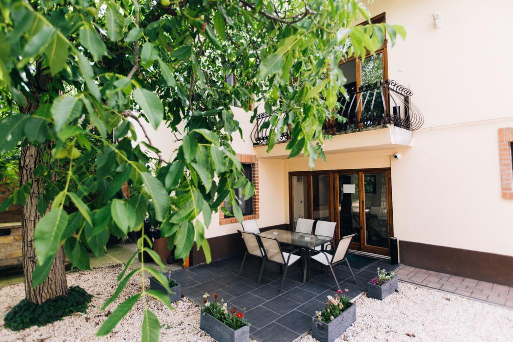 Ven Diofa De Lux Panzio Bed and Breakfast Szeged Eksteriør billede